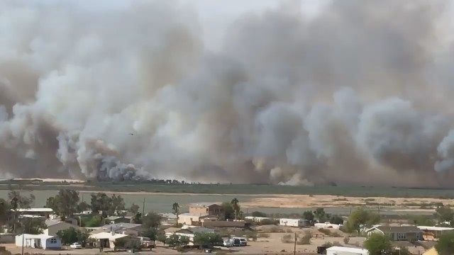 Raw video: Crews fight wildfire along river between Arizona, California [Courtesy: Bullhead City Bee]