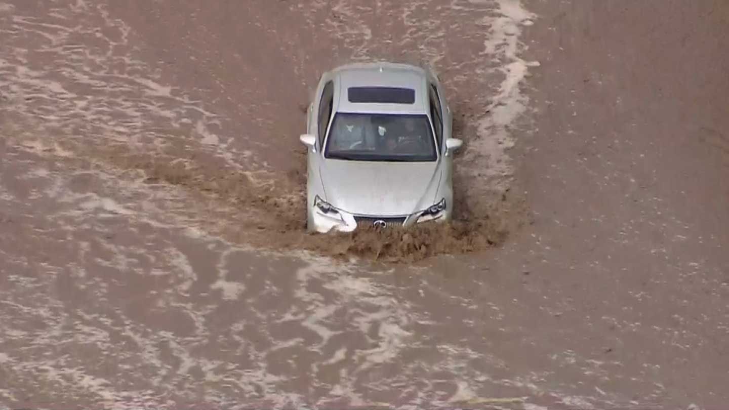 Motorists rescued after vehicles stuck in rushing water CBS 5 KPHO