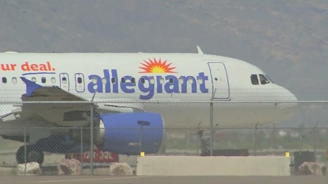What airlines fly from Phoenix-Mesa Gateway Airport?