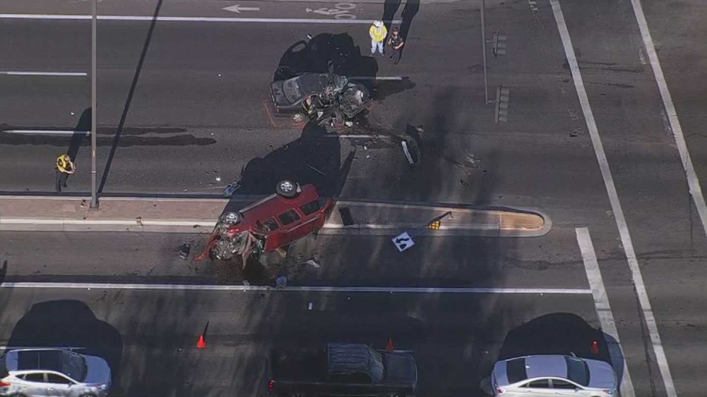 2 drivers extricated from vehicles after Gilbert crash - 3TV | CBS 5