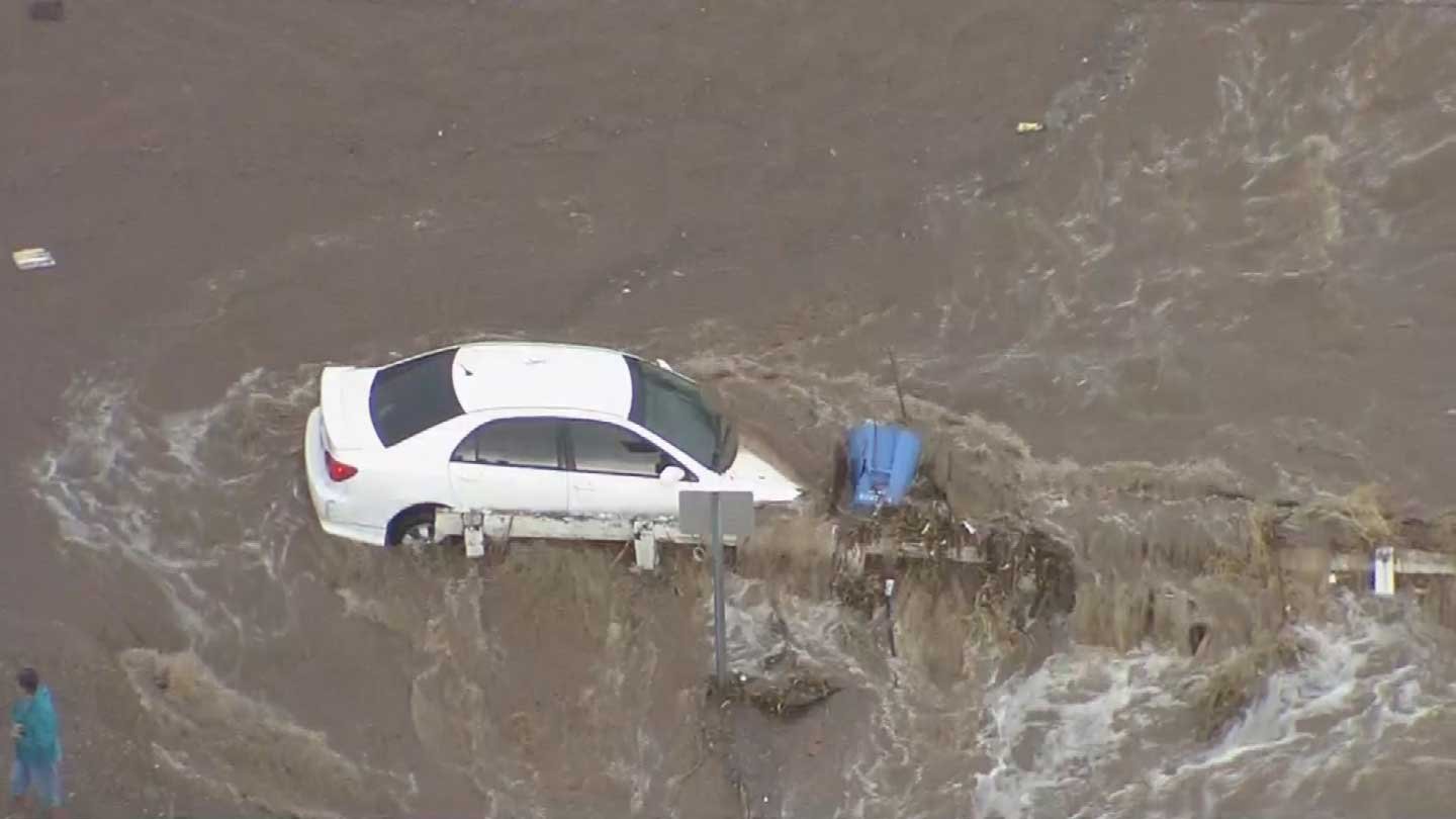 Motorists rescued after vehicles stuck in rushing water - Arizona's Family