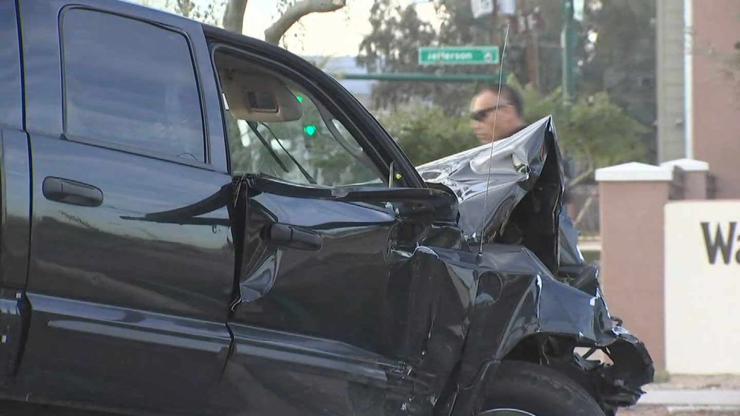 2 U.S. veterans rescue man involved in light rail crash - 3TV | CBS 5