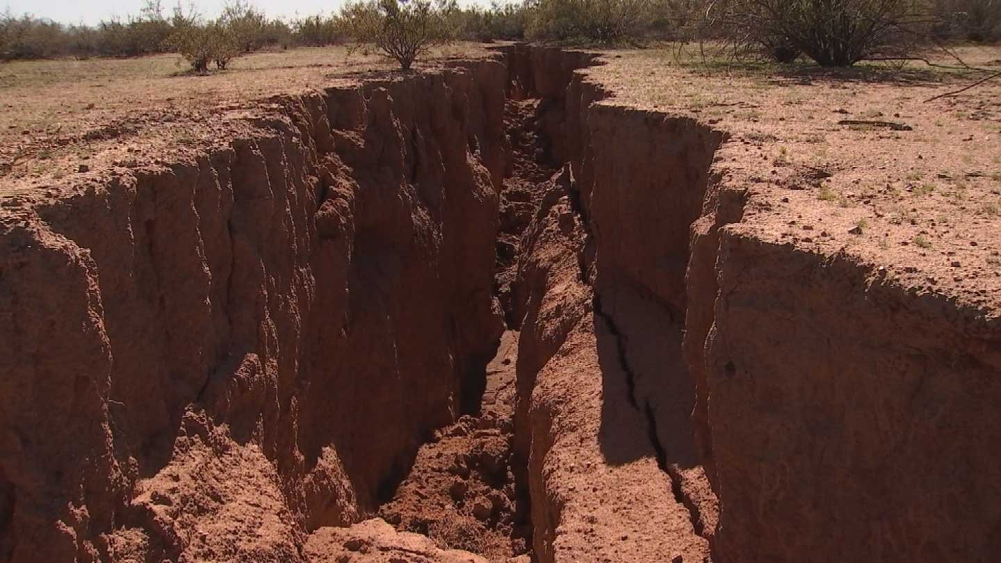 Huge Pinal County fissure draws concern - Arizona's Family